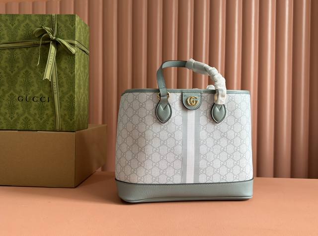 Ophidia系列小号托特包765043 Fad04 8741Ophidia系列以全新尺寸和款式焕新演绎,将提手和肩带融于一体,灵活缔造多种背携体验。这款托特包 Ophidia系列小号托特包765043 Fad04 8741Ophidia系列以全新尺寸和款式焕新演绎,将提手和肩带融于一体,灵活缔造多种背携体验。这款托特包