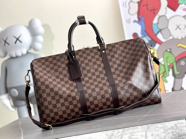 顶级原单 N41418 N41413 这款经典的Keepall 45手袋采用Damier Graphite帆布制成，大小为手提行李尺寸。 特有浑圆的皮革手柄和可