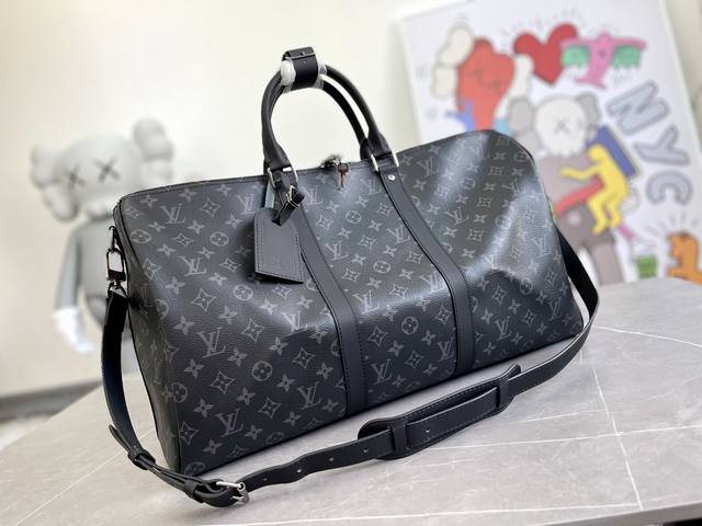 顶级原单 M40569 M40604 M40605 Keepall 45，50，55旅行袋，由全新标志性黑灰Monogram Eclipse帆布裁制而成。自19