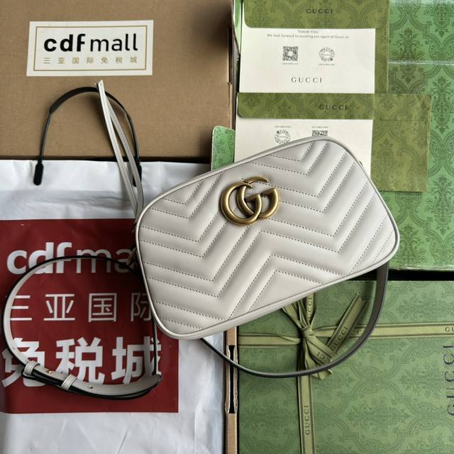 配置专柜包装 原厂皮Gg Marmont系列小号肩背包 款号447632 Aabzb 3401 这款Gg Marmont系列小号肩背包采用高辨识度造型、柔和的浅