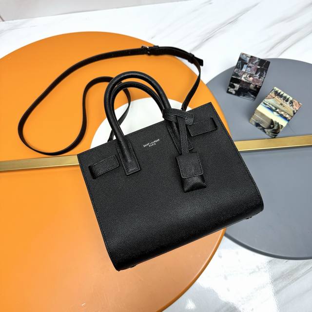 Sac De Jour Y家最经典款风球纹Mini Size黑色22Cm_ 配有长肩带！一个发票隔层_！ 包内一个大空间的设计理念_ 解除隔层束缚！ 让你什么都