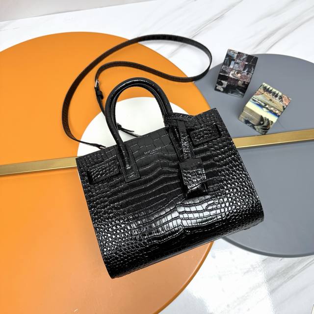 Sac De Jour P Y家最经典款风琴鳄鱼纹Mini Size黑色22Cm_ 配有长肩带！一个发票隔层_！ 包内一个大空间的设计理念_ 解除隔层束缚！ 让