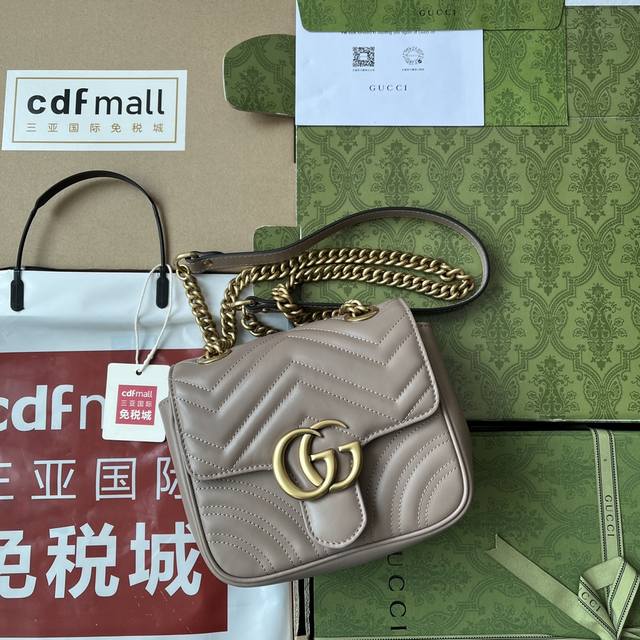 原厂皮配 Cdfmall三亚免税店手提袋 爆爆爆款 全新升级 版方胖子。凭借极具辨识度的绗缝面料和双G配件，Gg Marmont系列手袋已成为品牌象征。该经典系