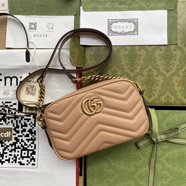 原厂皮配 Cdfmall三亚免税店手提袋 Marmont 意大利原厂皮 令人欲罢不能的Gucci美包你收了吗？Gg Marmont系列，优雅精巧的设计可是俘获了