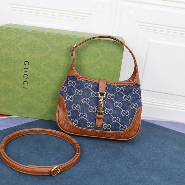 回货J 1961，在1961年首次推出1961，本季重回时尚前沿，满身自带复古气息，采用复古的牛仔元素设计，更是让人无可抗拒，搭配棕色的牛皮，绝对是时尚与复古的