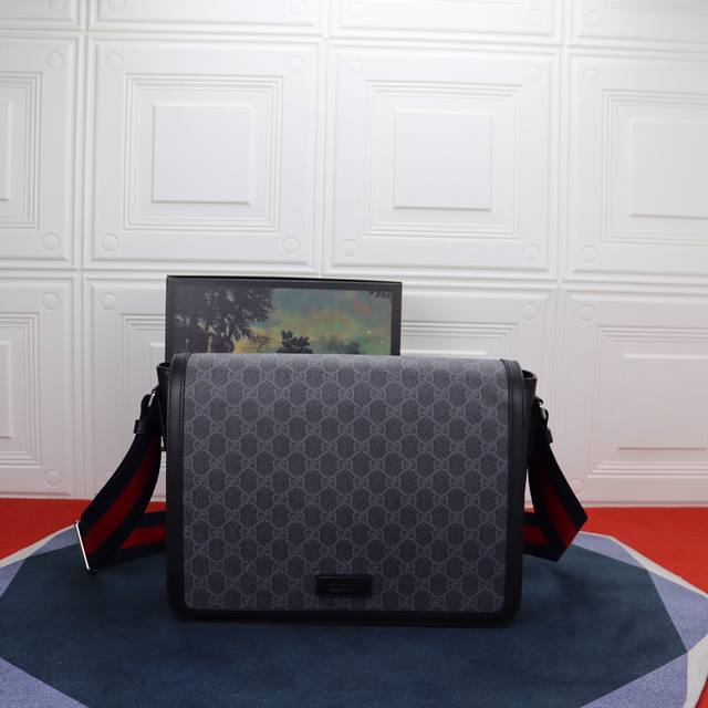 十年打造专业 市场顶级独家控货，专 柜品质 采用进口牛皮，原厂五金！精致做工。独家实物拍照质量如图可见 。尺寸：33*24*10。款号：474138。出货了