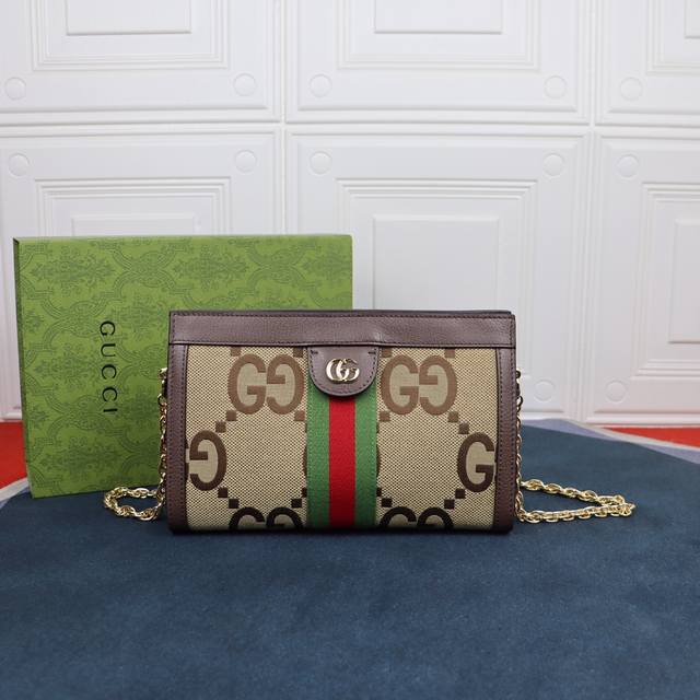 Ophidia系列Gg小号肩背包在古驰爱的进行曲 全新时装系列中，Gg Supreme帆布推出了经典隽永的蓝色和米色组合，传承材质的历史渊源。对于环境的影响较低