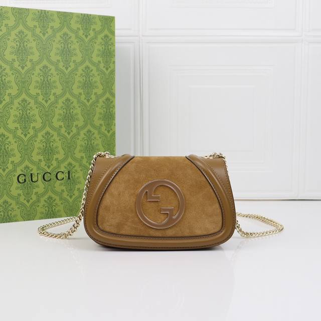 新品 Gucci Blondie系列全新手袋饰有在20世纪70年代初期首次亮品牌系列经典标识，巧妙结合传承魅力与当代风尚，出色诠释品牌经典设计与现代精髓 配有可
