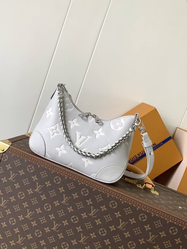 顶级原单,变码芯片 M14211浅灰 M13224灰色 M12930黑色 本款 Boulogne 手袋为 Monogram Empreinte 皮革渲染雅致色调 顶级原单,变码芯片 M14211浅灰 M13224灰色 M12930黑色 本款 Boulogne 手袋为 Monogram Empreinte 皮革渲染雅致色调