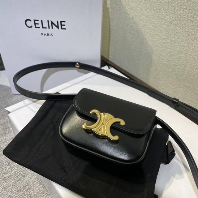 全钢五金 Celine 新品Mini 耳机包 C家这一年陆续出的小包但这一季Cline Mini可可爱爱必收、虽然小包容量不是特别大、但是颜值暴击,可爱暴击又不 全钢五金 Celine 新品Mini 耳机包 C家这一年陆续出的小包但这一季Cline Mini可可爱爱必收、虽然小包容量不是特别大、但是颜值暴击,可爱暴击又不