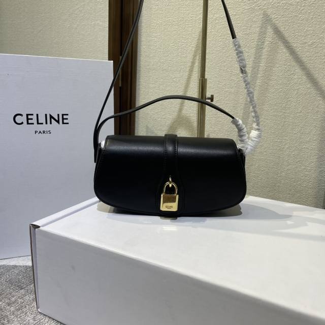 Cel*Ine Tabou Clutch 秋冬单品、手提肩背都很、容量别小看！日常足够装：手机、粉饼、口红、手表、暴发户：可装3手机也是Ok的Ho～ 外层牛皮衬