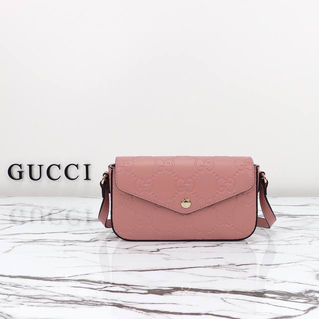 专柜品质，原厂皮，款号772794玫瑰米尺寸：宽21X高13.5X深3Cm现货出货！