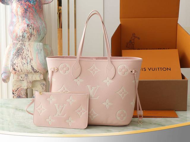 顶级原单 独家实拍 M14210奶昔粉 M45686 全皮压花购物袋系列 Neverfull 中号手袋 本款 Neverfull 中号手袋取材 Monogram