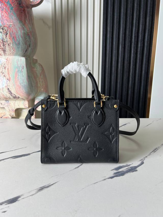 顶级原单 独家实拍 M46993黑色全皮压花 四方包系列 本款 Onthego Bb 手袋为 Monogram Empreinte 皮革压印 Monogram