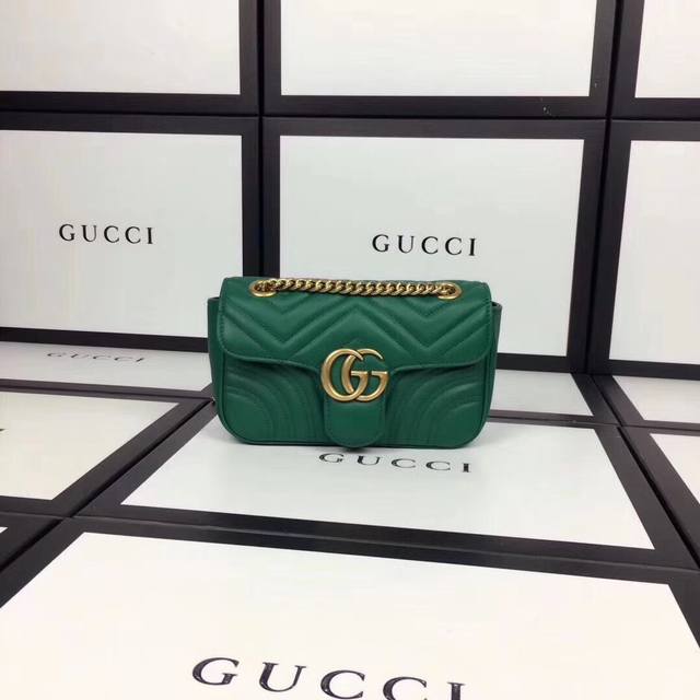 G家新款 市场顶级独家控货，专 柜品质 采用进口牛皮，原厂五金！精致做工。独家实物拍照质量如图可见 。型号446744绿皮 尺寸22X13X6Cm 出货了