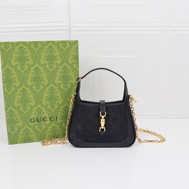 G家新款 市场顶级独家控货，专 柜品质 采用进口牛皮，原厂五金！精致做工。独家实物拍照质量如图可见 。型号675799 677027钻石克布 尺寸19X3X3C