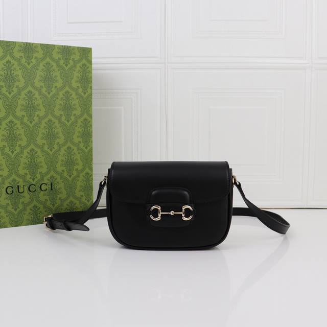 Gucci Horsebit 1955系列迷你肩背包由创作总监Sabato De Sarno愿景指导的七夕情人节广告大片,呈献全新Gucci Horsebit Gucci Horsebit 1955系列迷你肩背包由创作总监Sabato De Sarno愿景指导的七夕情人节广告大片,呈献全新Gucci Horsebit