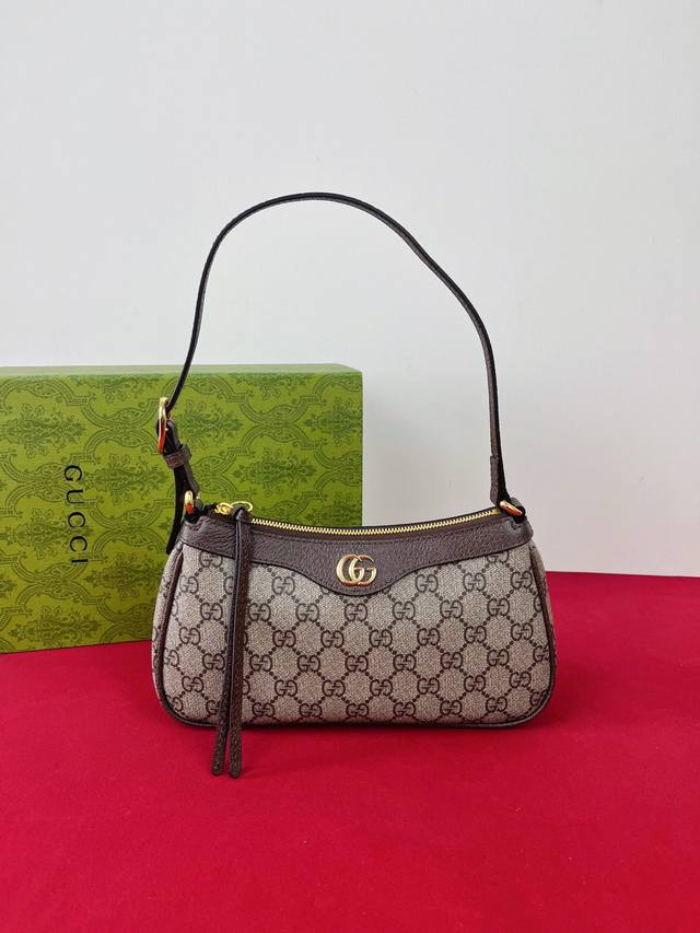 回货G家新款 市场顶级独家控货、专柜品质 采用进口牛皮，原厂五金！精致做工。独家实物拍照质量如图可见 。款号:735145咖啡 尺寸25-15-6.5Cm 出货