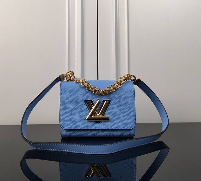 工厂价 M59405蓝色 顶级原单 本款 Twist 小号手袋取材 Epi 粒面皮革，将手工袖珍珐琅 Monogram 花卉融入链条，无论作为装饰或拓展背携方式