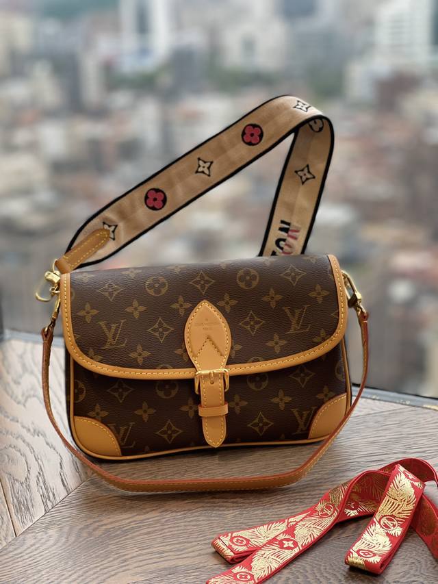 芯片钢 Mb原厂皮 M45985 Diane 手袋 独家渠道货 细节实拍图！A级全钢五金 360度无死角 随意看看 此款配有一根皮肩带 可腋下背 一根刺绣肩带