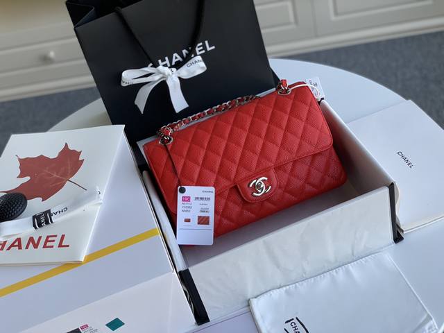 Medium Cf25Cm 非常有女性的优雅气质 传承Chane*的经典杰作,是每位粉粉们衣柜里不可缺少的一枚。原厂Haas耐操球纹鱼子酱牛皮。 Medium Cf25Cm 非常有女性的优雅气质 传承Chane*的经典杰作,是每位粉粉们衣柜里不可缺少的一枚。原厂Haas耐操球纹鱼子酱牛皮。