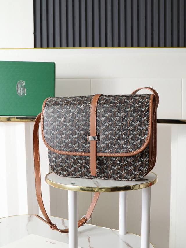 特级品质 原厂料 全套包装 BelvéDèRe 包最经典的特质：简约优雅，轻便实用。单狭带扣流畅地穿过金属环，开关自如；皮质镶边以线条的方式凸显出包身轮廓，翻盖