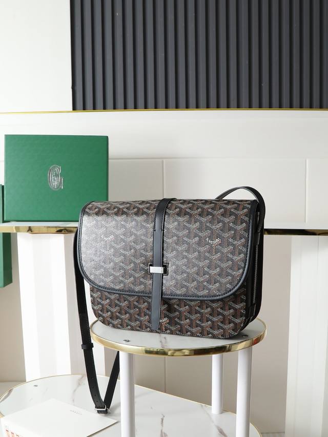 特级品质 原厂料 全套包装 BelvéDèRe 包最经典的特质：简约优雅，轻便实用。单狭带扣流畅地穿过金属环，开关自如；皮质镶边以线条的方式凸显出包身轮廓，翻盖