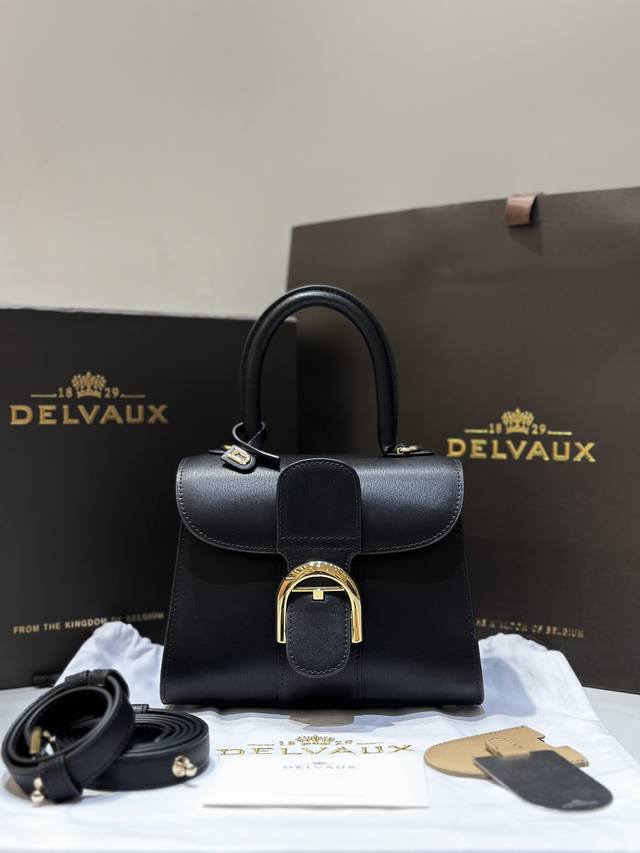 新版~黑色金扣 比利时皇家御用品牌 顶级原单 De Lvaux 新版双环 Brillant Box皮现货小羊皮内里 配套可调节长肩带，镜子及小挂饰。 尺寸20