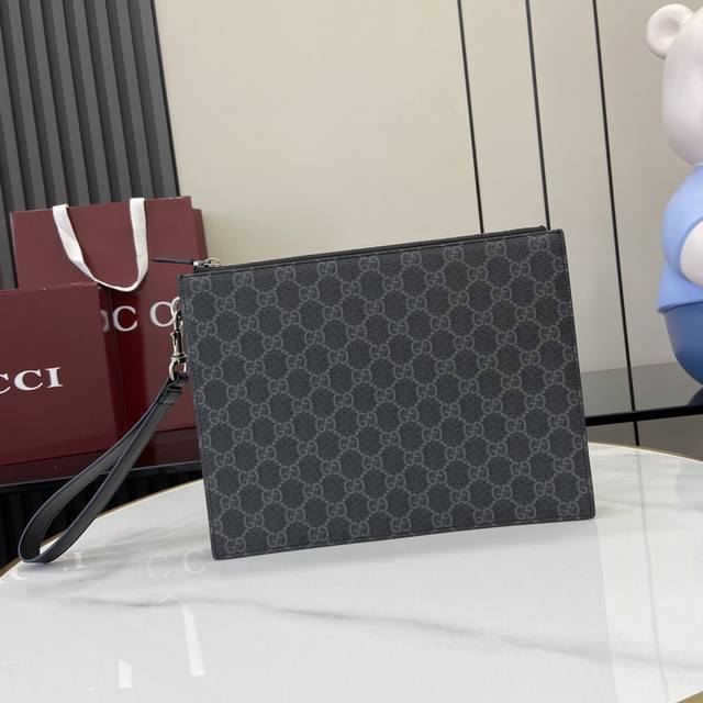配全套原厂红盒包装 新品 Gg Emblem系列以创意设计和创新功能焕新诠释经典图案，匠心缔造未来数年的珍藏之选。这款全拉链钱包以黑色全新Gg字母交织图案织物匠