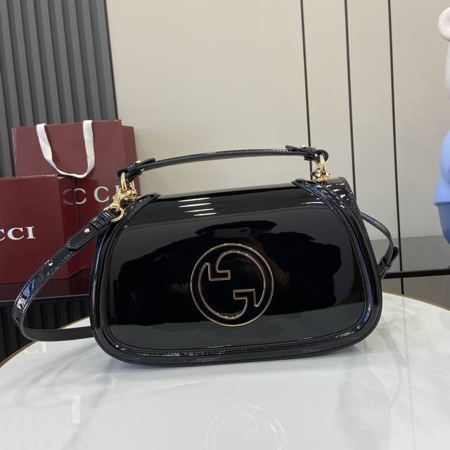 配全套原厂红盒包装 新品 Gucci Blondie系列全新手袋饰有在20世纪70年代初期首次亮相的品牌系列经典标识，巧妙结合传承魅力与当代风尚，出色诠释品牌经