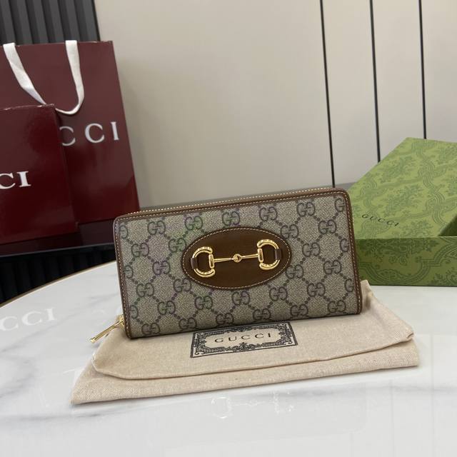 配全套原厂绿盒包装 G家新款。市场顶级独家控货，专 柜品质 采用进口牛皮，原厂五金！精致做工。独家实物拍照质量如图可见 。 款号: 621889。 尺寸：宽19