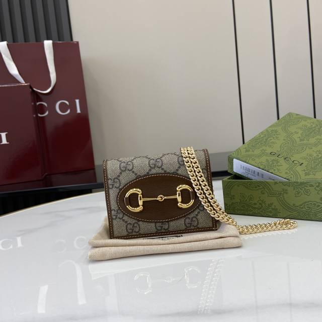 配全套原厂绿盒包装 G家新款。市场顶级独家控货，专 柜品质 采用进口牛皮，原厂五金！精致做工。独家实物拍照质量如图可见 。 款号: 623180。 尺寸：宽11