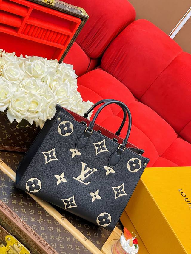 特级Mb动态变码 M45495 Onthego 中号手袋 本款 Onthego 中号 Tote 包将 Medium Monogram 图案先印染后压印于柔软粒面