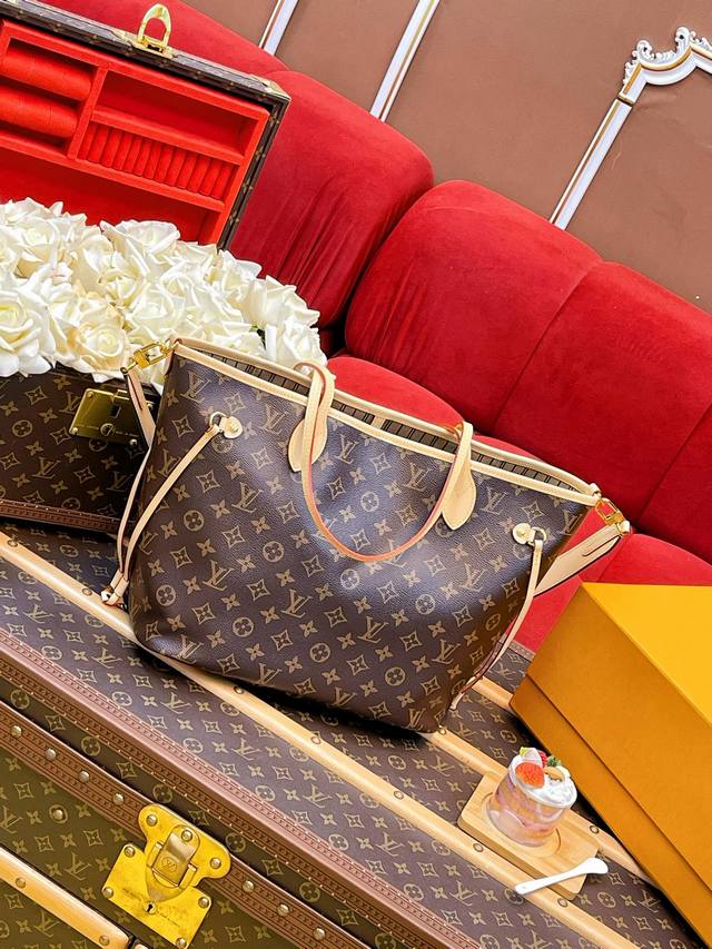 特级Mb动态变码 M11948小号 Neverfull BandoulièRe Inside Out Gm 手袋以 Monogram 帆布和缤纷压花织物演绎双面