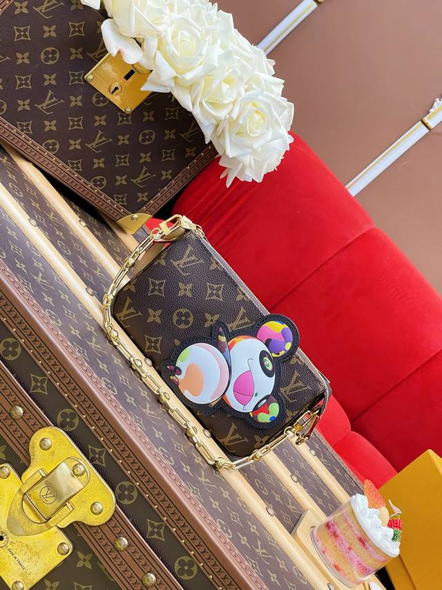 特级Mb动态变码 麻将包 村上隆联名款 本款Pochette Accessoires 手袋 M13340老花 尺寸：22 X 13 X 4 Cm