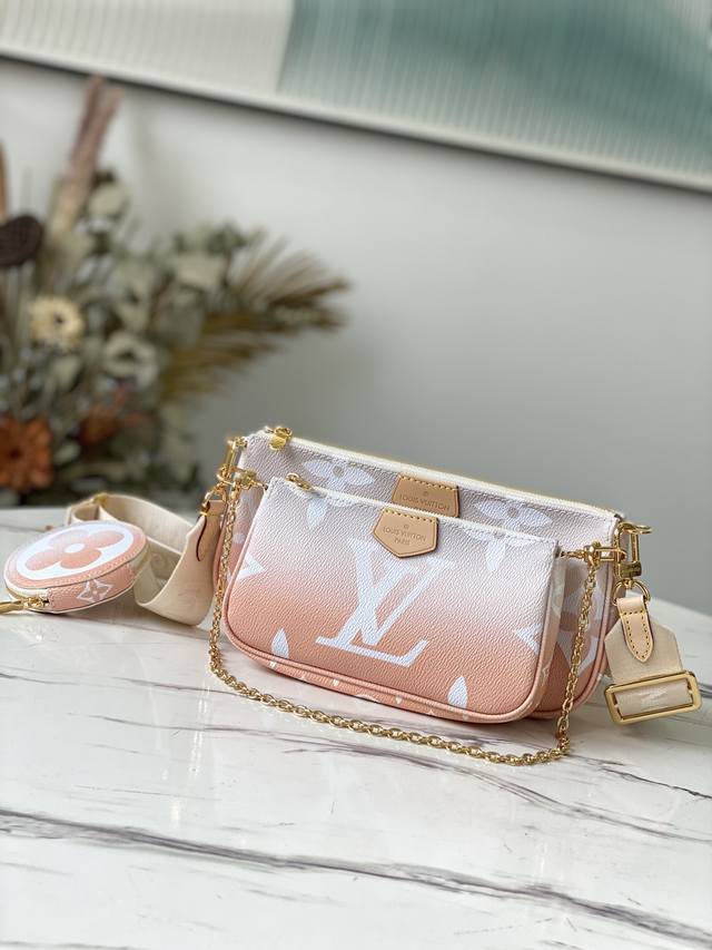 内部价 M57634 雾霭色 顶级原单 Multi Pochette Accessoires 手袋以 Monogram Giant 帆布打造手袋、手拿包和圆形拉