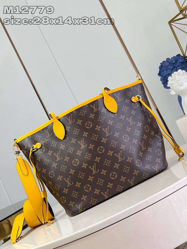 M12779 作为路易威登的经典设计之一,Neverfull BandoulièRe Inside Out 中号手袋此次取材 Monogram 帆布和条纹织物, M12779 作为路易威登的经典设计之一,Neverfull BandoulièRe Inside Out 中号手袋此次取材 Monogram 帆布和条纹织物,