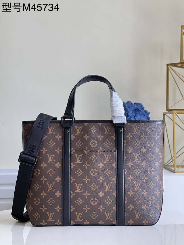 M45734 Week-End Tote 手袋回望路易威登经典 Week-End 手袋设计，以 Monogram Macassar 帆布塑造充裕空间，搭配实用手