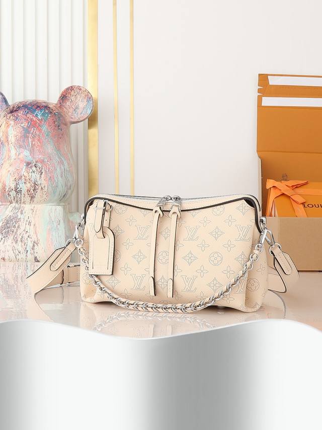 顶级原单 独家实拍 M24114奶白 全皮冲孔链条包系列 Mahina Hand It All 小号手袋 M24114 24255 冲孔 升级版 取材细腻穿孔牛 顶级原单 独家实拍 M24114奶白 全皮冲孔链条包系列 Mahina Hand It All 小号手袋 M24114 24255 冲孔 升级版 取材细腻穿孔牛