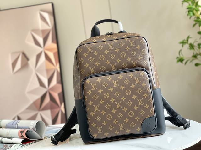 顶级原单 45335两包出货 本款 Dean 双肩包由 Monogram Macassar 帆布制成，搭配牛皮革饰边，方正外形棱角分明。空间充裕，可容纳笔记本电