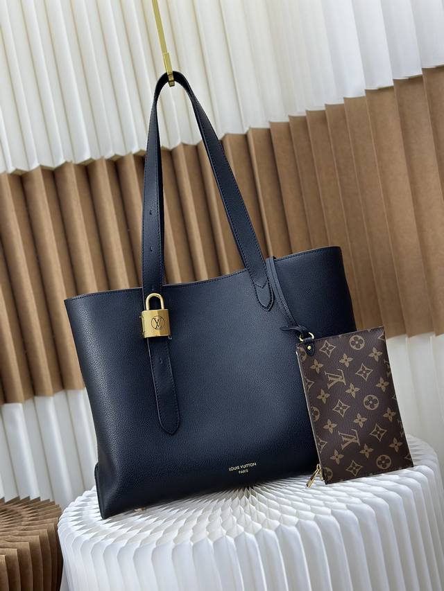 调价 动态变码芯片 顶级原单 Low Key Hobo M25341黑色 M25342棕色 以柔软牛皮革勾勒简雅线条，搭配绒面内衬释放潮流气息，尽显品牌精湛匠艺