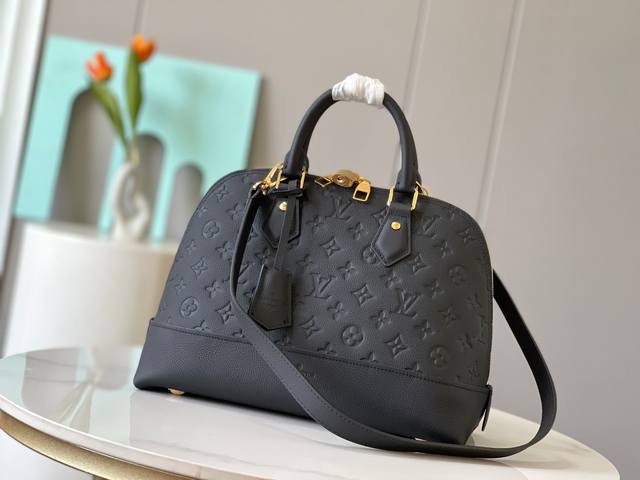 顶级原单 M44834 大号，Neo Alma Empreinte皮革有一个柔软，柔软的感觉内里层与鲜明的颜色。这款休闲包非常轻薄，全皮压花贝壳包Oo[握手][