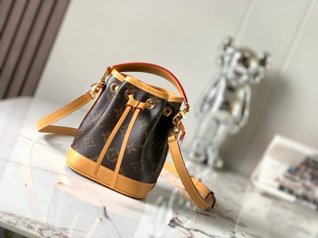 特级Mb原厂皮 Nano Noé 手袋 型号：M81266芯片版 材料：A级全钢五金，进口原厂面料 包装：全套原厂免税Mb包装 尺寸：13X16X10Cm