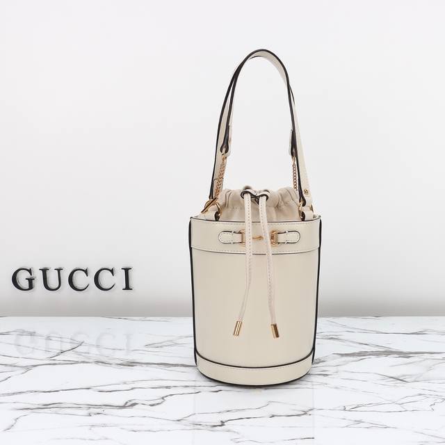 专柜品质，原厂皮，款号637115白皮尺寸：宽14X高16X侧宽14。现货出货！