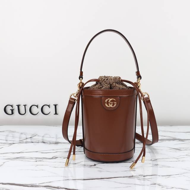 专柜品质，原厂皮，款号760201棕皮尺寸：宽11.5X高23X侧宽8。现货出货！