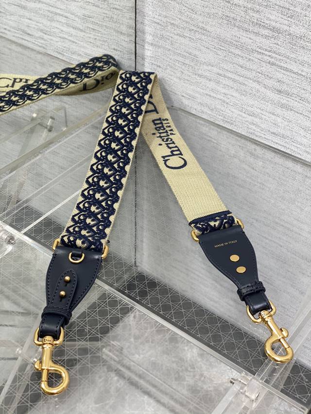 顶级原单 经典肩带 蓝D 此款肩带是搭配Dior包包的神器刺绣制作镏金五金，长度95厘米 包括狗扣