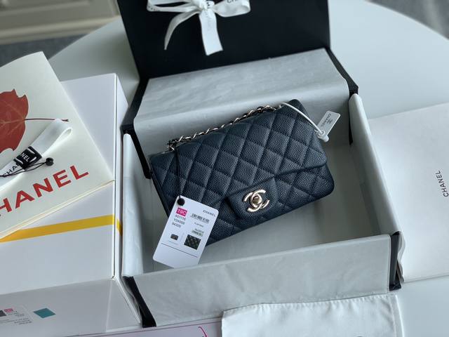 现货 Chane* 大Mini Cf20Cm 外观造型方正得体 同Cf系列浓缩版俗称方胖子[调皮]可爱造型 时尚兼备经典代表作 法国原厂Haas鱼子酱牛皮 耐操