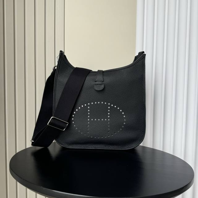 顶级专柜老鼠狠货最新款式爱马仕全钢全皮胸包男女通用爆款大量出货拉,叫嚣专柜货顶级原单货纸上谈兵吹牛皮的咱不会,请让狠货说话。款式可以复制抄袭,材料做工骗不了懂的 顶级专柜老鼠狠货最新款式爱马仕全钢全皮胸包男女通用爆款大量出货拉,叫嚣专柜货顶级原单货纸上谈兵吹牛皮的咱不会,请让狠货说话。款式可以复制抄袭,材料做工骗不了懂的