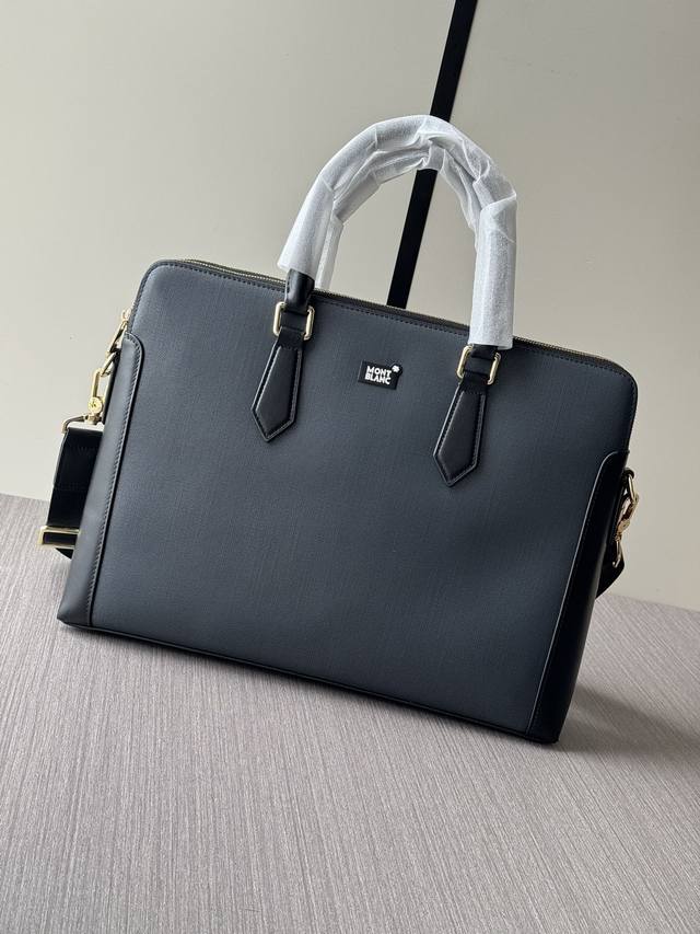 顶级专柜老鼠高端狠货最新火爆款万宝龙双拉链手提公文包火爆款大量出货啦,叫嚣专柜货顶级原单货纸上谈兵吹牛皮的咱不会，请让狠货说话。款式可以复制抄袭，材料做工骗不了