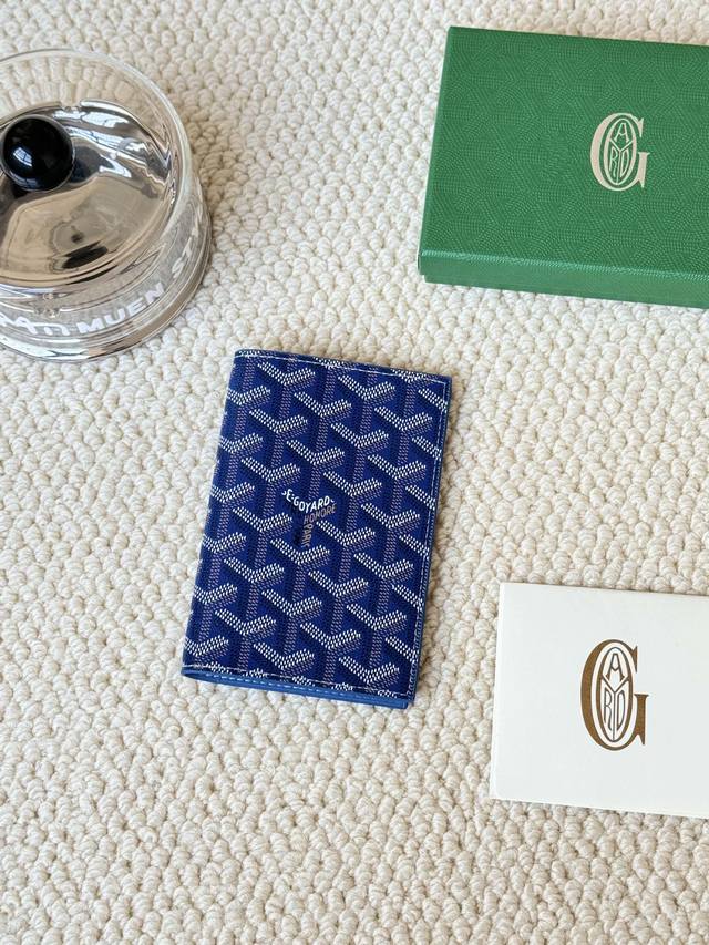 Goyard戈雅护照夹 Goyardine Canvas & Vauzelles Calfskin编号:804十一个颜色 国门开放 出国旅游出行首选 多色可选 Goyard戈雅护照夹 Goyardine Canvas & Vauzelles Calfskin编号:804十一个颜色 国门开放 出国旅游出行首选 多色可选